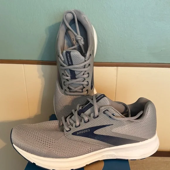 Brooks Gray and Blue Athletic Shoes Men’s 9 Style Range - Picture 3 of 4